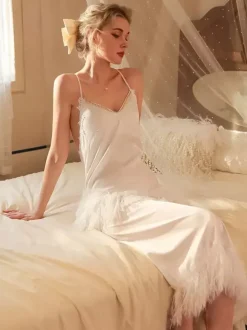 Linge de Mariée Chemise de nuit longue plumes bretelles spaghetti dos nu