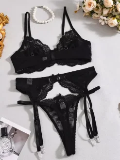 Linge de Mariée Ensemble de lingerie de mariée 3 pièces en dentelle blanche : soutien-gorge culotte et porte-jarretelles