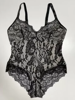 Lingerie blanche grande taille sans manches dos nu en dentelle sculptante