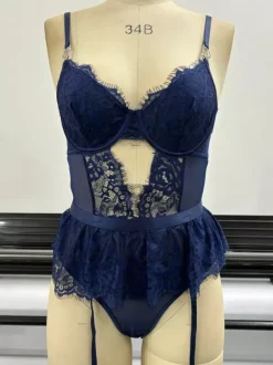 Lingerie en dentelle noire sexy pour femme