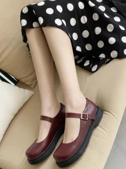 Lolita Footwear Escarpins Lolita en cuir Synthétique à bout rond marron café
