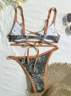 Maillot de bain 2 pièces imprimé léopard découpé pour l'été 2026