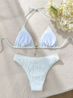 Maillot de bain bikini dos nu en tissu texturé pour l'été 2026