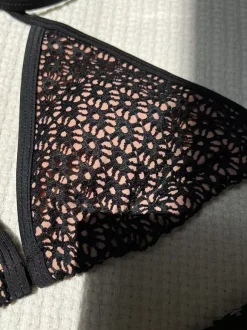 Maillot de bain deux pièces en dentelle à col licou pour femme modèle été 2026