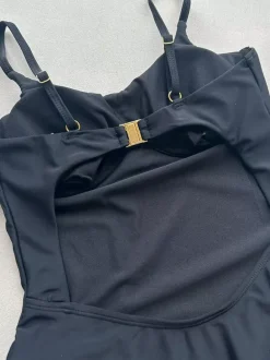 Maillot de bain une pièce pour femme détails métalliques noirs col bijou dos nu maillot de bain sexy d'été