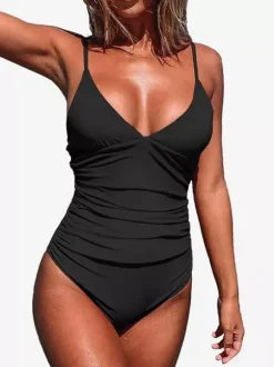 Maillot de bain une pièce femme à col en V froncé et bretelles spaghetti effet ventre plat.