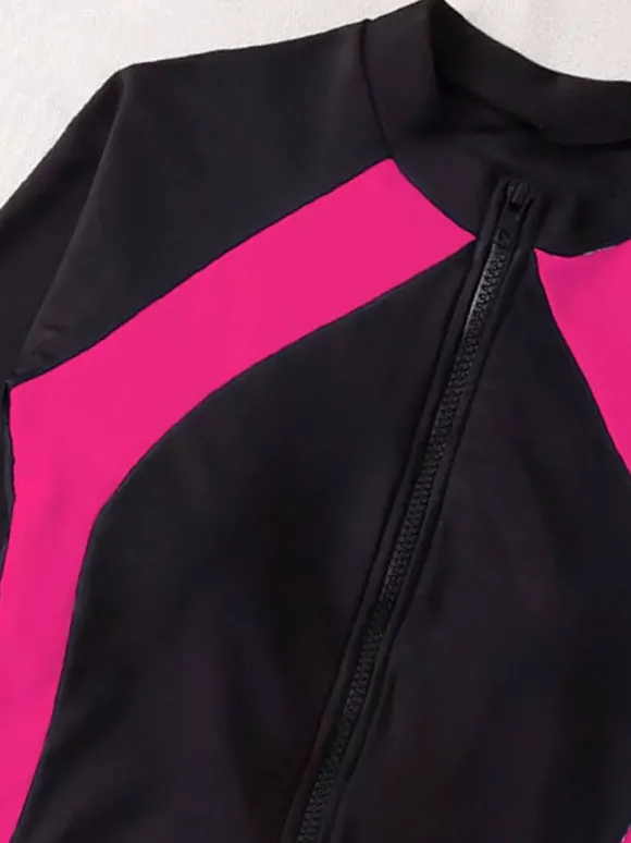 Maillot de bain une pièce anti-UV à manches longues et empiècements contrastés fermeture éclair sur le devant.