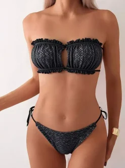 Maillot de bain bikini noir à lacets pour femme idéal pour l'été à la plage.