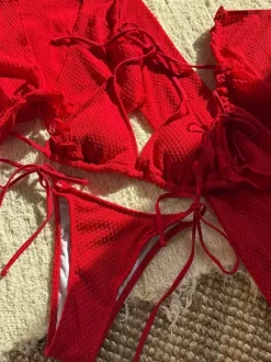 Maillot de bain 4 pièces uni avec bikini dos nu et cache-maillot pour l'été 2026