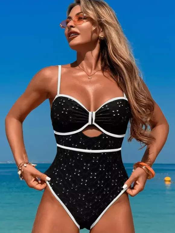 Maillot de bain une pièce à bretelles découpées pour l'été 2026