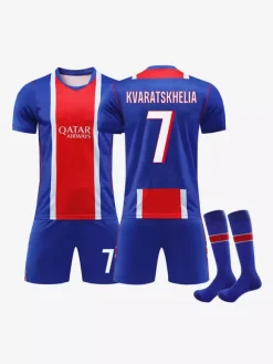 Maillot domicile du PSG pour la saison 26/27 du Championnat de France Doué 14 et Dembélé 10. Ensemble 3 pièces manches courtes pour adultes et enfants.