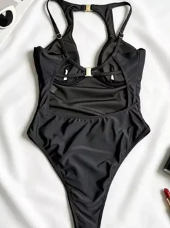 Maillots de bain une pièce noirs à col en V pour femmes parfaits pour l'été à la plage.
