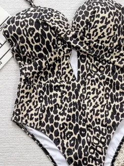 Maillots de bain une pièce pour femmes jaunes à bretelles découpées et décolleté croisé parfaits pour la plage et l'été