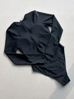 Maillots de bain une pièce pour femmes détails métalliques blancs col bijou maillots de bain d'été pour la plage