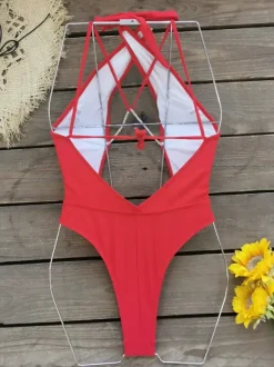 Maillots de bain une pièce pour femmes noirs à découpes dos nu et bretelles croisées parfaits pour l'été et la plage