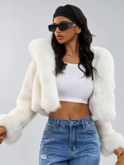 Manteau à capuche en fausse fourrure en blanc Veste courte d'hiver écologique pour femme 2026