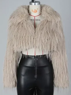 Manteau court en fausse fourrure à franges et col en V pour femme 2026