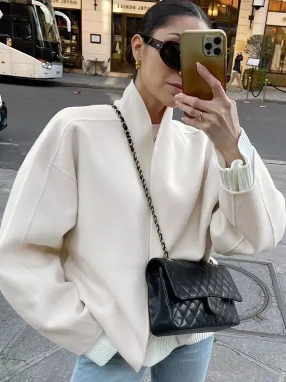 Manteau court femme à col montant - Veste crème coupe oversize - Tenues décontractées et minimalistes pour le printemps 2026