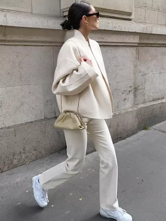 Manteau court femme à col montant - Veste crème coupe oversize - Tenues décontractées et minimalistes pour le printemps 2026