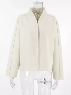 Manteau court femme à col montant - Veste crème coupe oversize - Tenues décontractées et minimalistes pour le printemps 2026