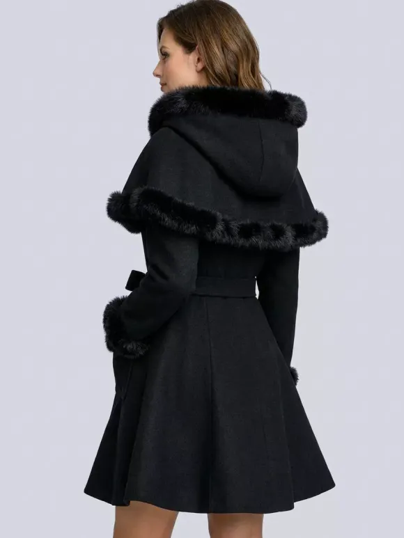 Manteau en laine mélangée bordé de fausse fourrure et ceinturé avec cape à capuche pour femme 2026