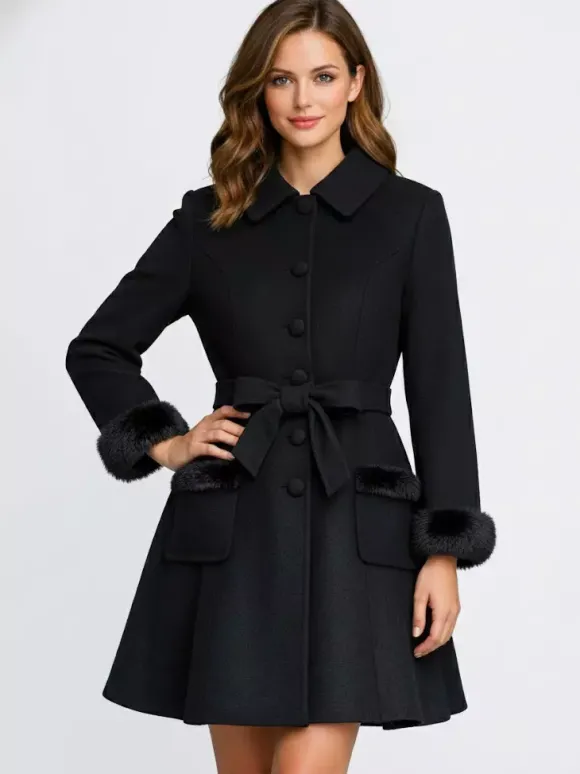 Manteau en laine mélangée bordé de fausse fourrure et ceinturé avec cape à capuche pour femme 2026