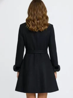 Manteau en laine mélangée bordé de fausse fourrure et ceinturé avec cape à capuche pour femme 2026