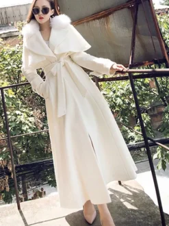 Manteau en laine évasé sur toute la longueur avec col en fausse fourrure blanche revers classique ceinture slim ligne A manteau d'hiver maxi 2026