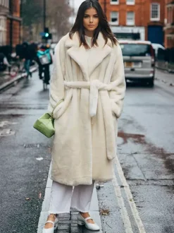 Manteau long en fourrure de renard avec revers crantés et ceinture Veste d'hiver écologique 2026