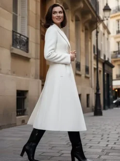 Manteau mi-long croisé en laine blanche avec revers pointus et découpe en X pour femme 2026