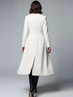 Manteau mi-long croisé en laine blanche avec revers pointus et découpe en X pour femme 2026