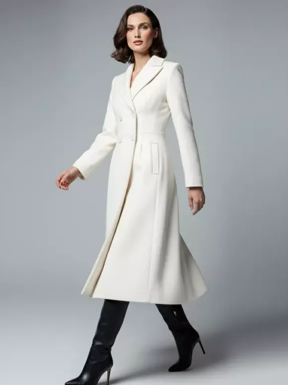 Manteau mi-long croisé en laine blanche avec revers pointus et découpe en X pour femme 2026