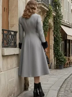 Manteau mi-long évasé croisé en laine mélangée avec poignets en fausse fourrure noire pour femme 2026