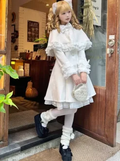 Manteau Sweet Lolita à n艙uds noirs manches longues style automne-hiver avec cape