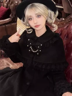 Manteau Sweet Lolita à n艙uds noirs manches longues style automne-hiver avec cape