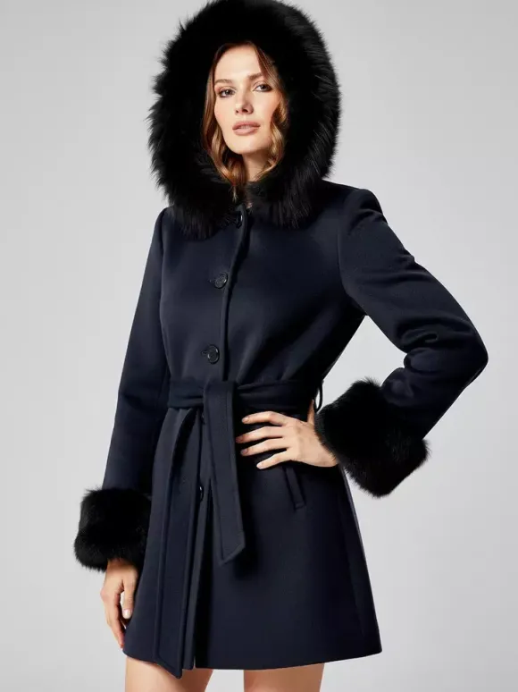 Manteau à capuche ceinturé en laine mélangée avec poignets en fausse fourrure noire pour femme 2026