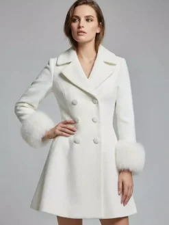 Manteau croisé blanc en laine mélangée à larges revers et poignets en fausse fourrure collection femme 2026
