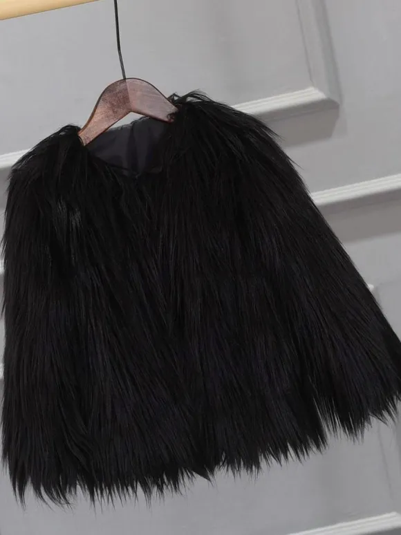 Manteau en fausse fourrure pour femme court et écologique collection hiver 2026