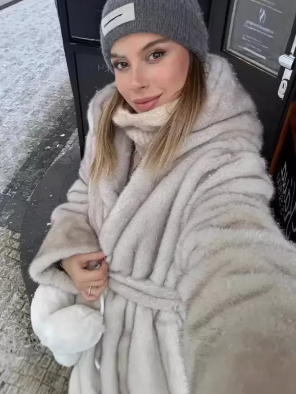 Manteau long en fausse fourrure avec capuche vêtement d'extérieur surdimensionné d'hiver pour femme abricot clair 2026