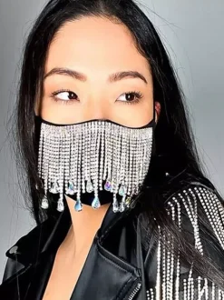 Masque en denim décoratif à pompon et strass
