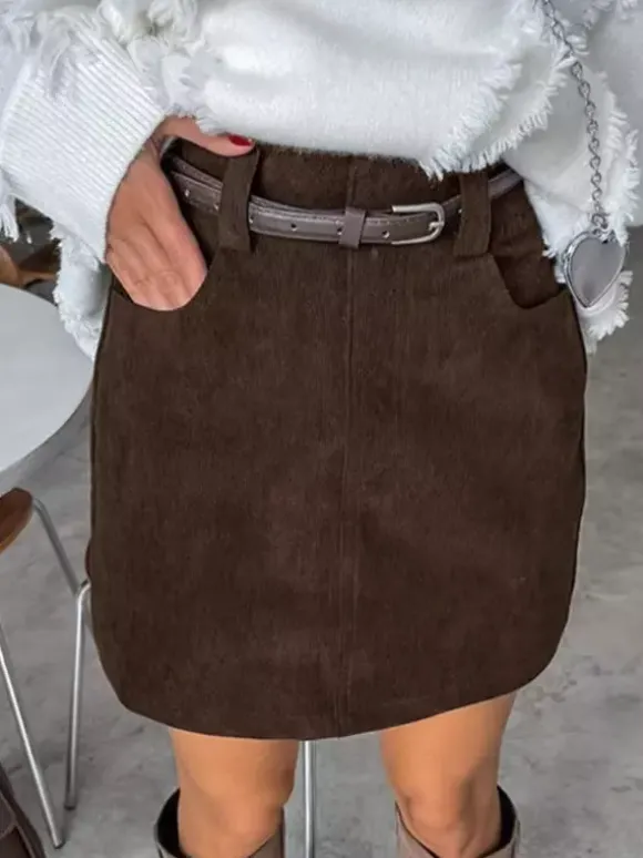 Mini-jupe femme en velours côtelé marron - Coupe rétro taille haute slim trapèze - Collection printemps-été 2026