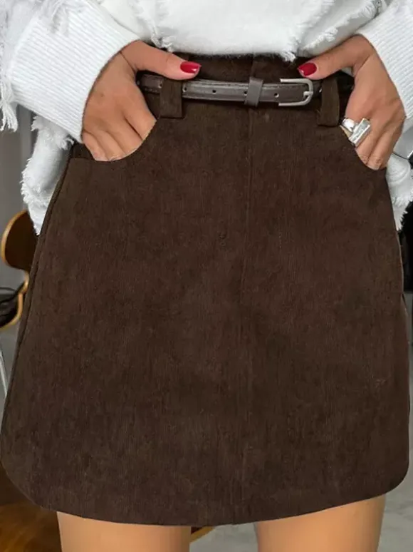 Mini-jupe femme en velours côtelé marron - Coupe rétro taille haute slim trapèze - Collection printemps-été 2026