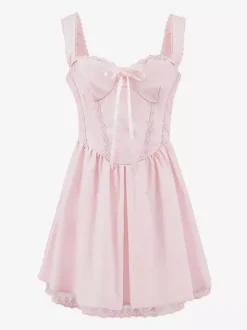 Mini-robe rose tendre à bordures en dentelle pour l'été 2026