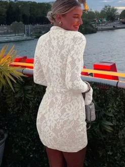 Mini robe en dentelle avec découpes à manches longues et col haut robe moulante sexy pour femme 2026