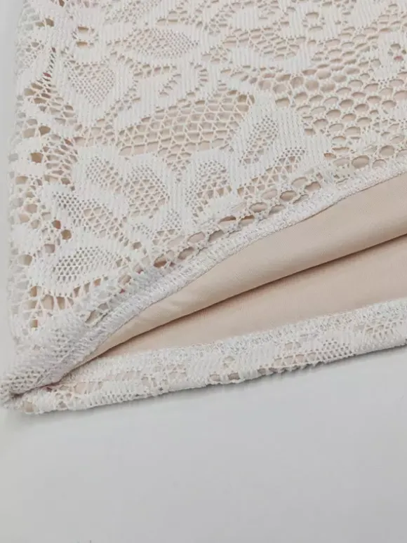 Mini robe en dentelle avec découpes à manches longues et col haut robe moulante sexy pour femme 2026