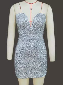 Mini-robe moulante à sequins décolleté en c艙ur et n艙ud dans le dos idéale pour les fêtes 2026