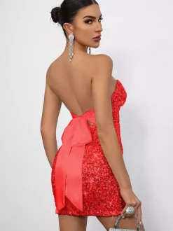 Mini-robe moulante à sequins décolleté en c艙ur et n艙ud dans le dos idéale pour les fêtes 2026
