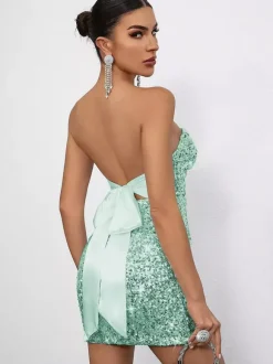 Mini-robe moulante à sequins décolleté en c艙ur et n艙ud dans le dos idéale pour les fêtes 2026