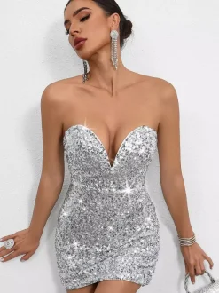 Mini-robe moulante à sequins décolleté en c艙ur et n艙ud dans le dos idéale pour les fêtes 2026