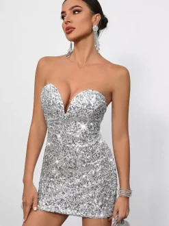 Mini-robe moulante à sequins décolleté en c艙ur et n艙ud dans le dos idéale pour les fêtes 2026